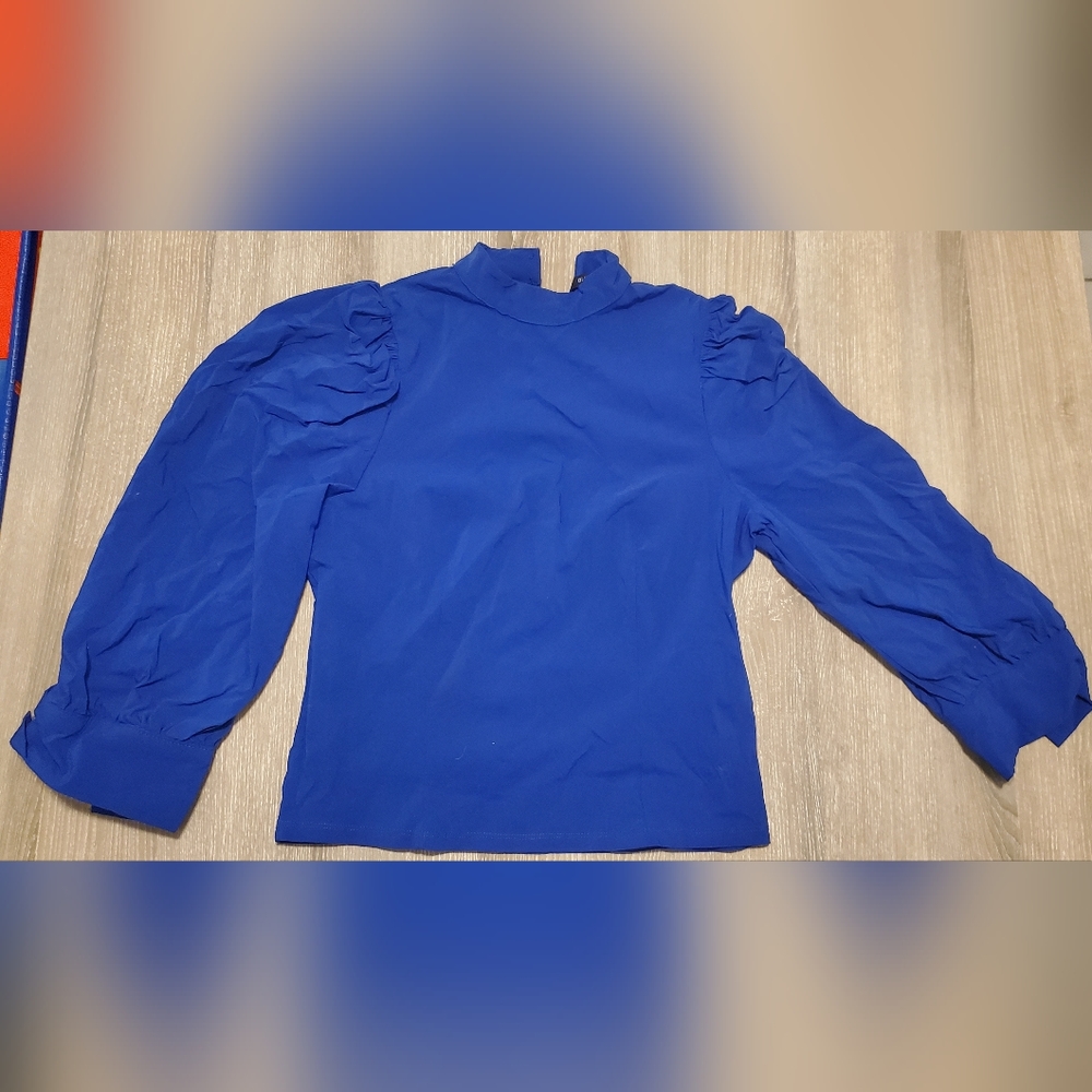 Puffy sleeves top